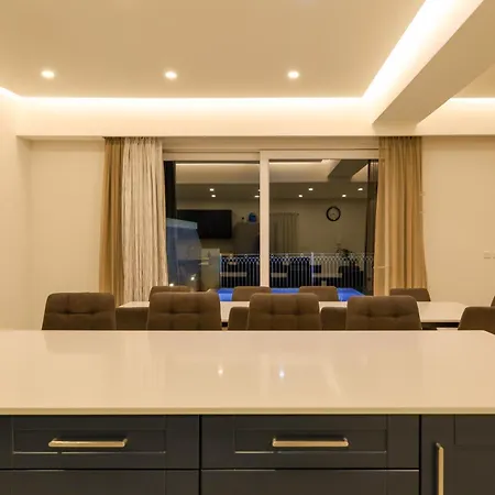 Magnifica With Jacuzzi Hot Tub And Pool Hébergement de vacances