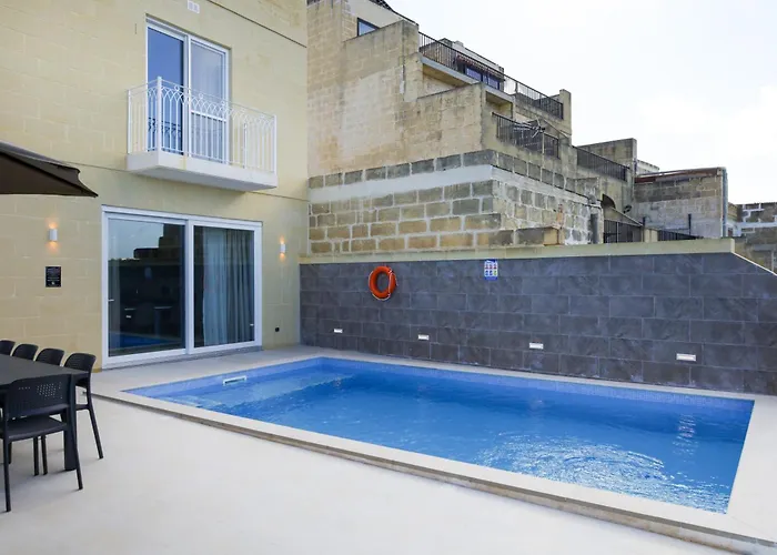 בית נופש Magnifica With Jacuzzi Hot Tub And Pool Xagħra