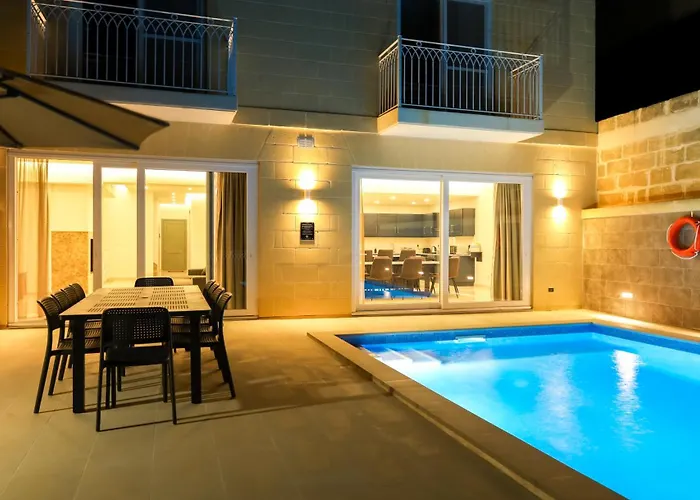 בית נופש Magnifica With Jacuzzi Hot Tub And Pool