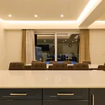 Magnifica With Jacuzzi Hot Tub And Pool Holiday home