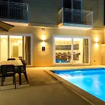 Holiday home Magnifica With Jacuzzi Hot Tub And Pool