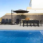 Holiday home Magnifica With Jacuzzi Hot Tub And Pool