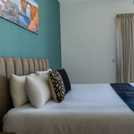 Magnifica With Jacuzzi Hot Tub And Pool Vakantiehuis *