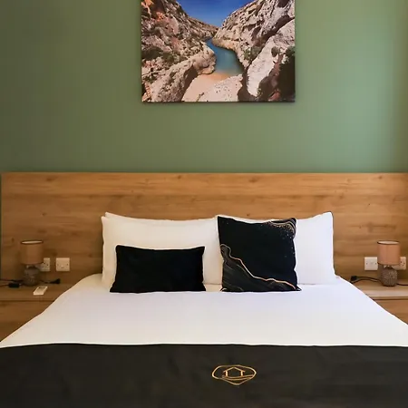 Magnifica With Jacuzzi Hot Tub And Pool Vakantiehuis *