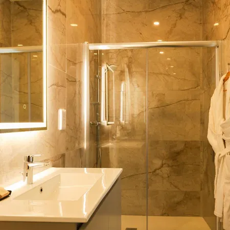 Magnifica With Jacuzzi Hot Tub And Pool Vakantiehuis