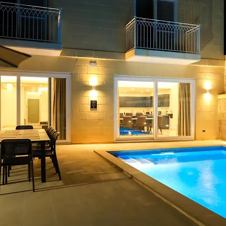 Semesterbostad Magnifica With Jacuzzi Hot Tub And Pool