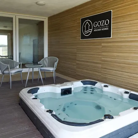 Magnifica With Jacuzzi Hot Tub And Pool Semesterbostad *