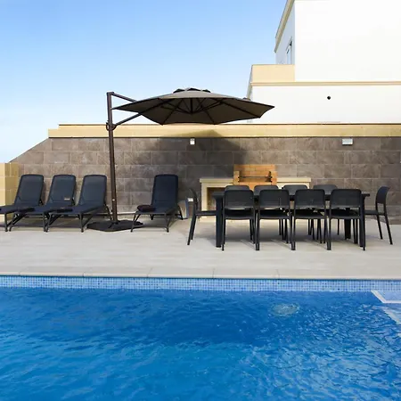 Semesterbostad Magnifica With Jacuzzi Hot Tub And Pool